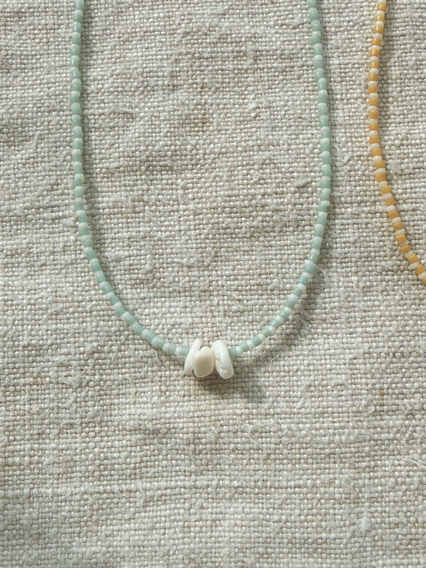 Collier court Marinière en perles Miyuki vert d'eau et nacre, inspiré du bord de mer normand, bijou fait main By Petite Pomme