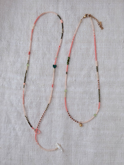 Collier Granville La Roseraie court – vue d'ensemble, perles Miyuki, perles en verre et dorées, cœur acier, By Petite Pomme