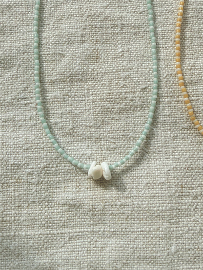 Collier court Marinière en perles Miyuki vert d'eau et nacre, inspiré du bord de mer normand, bijou fait main By Petite Pomme