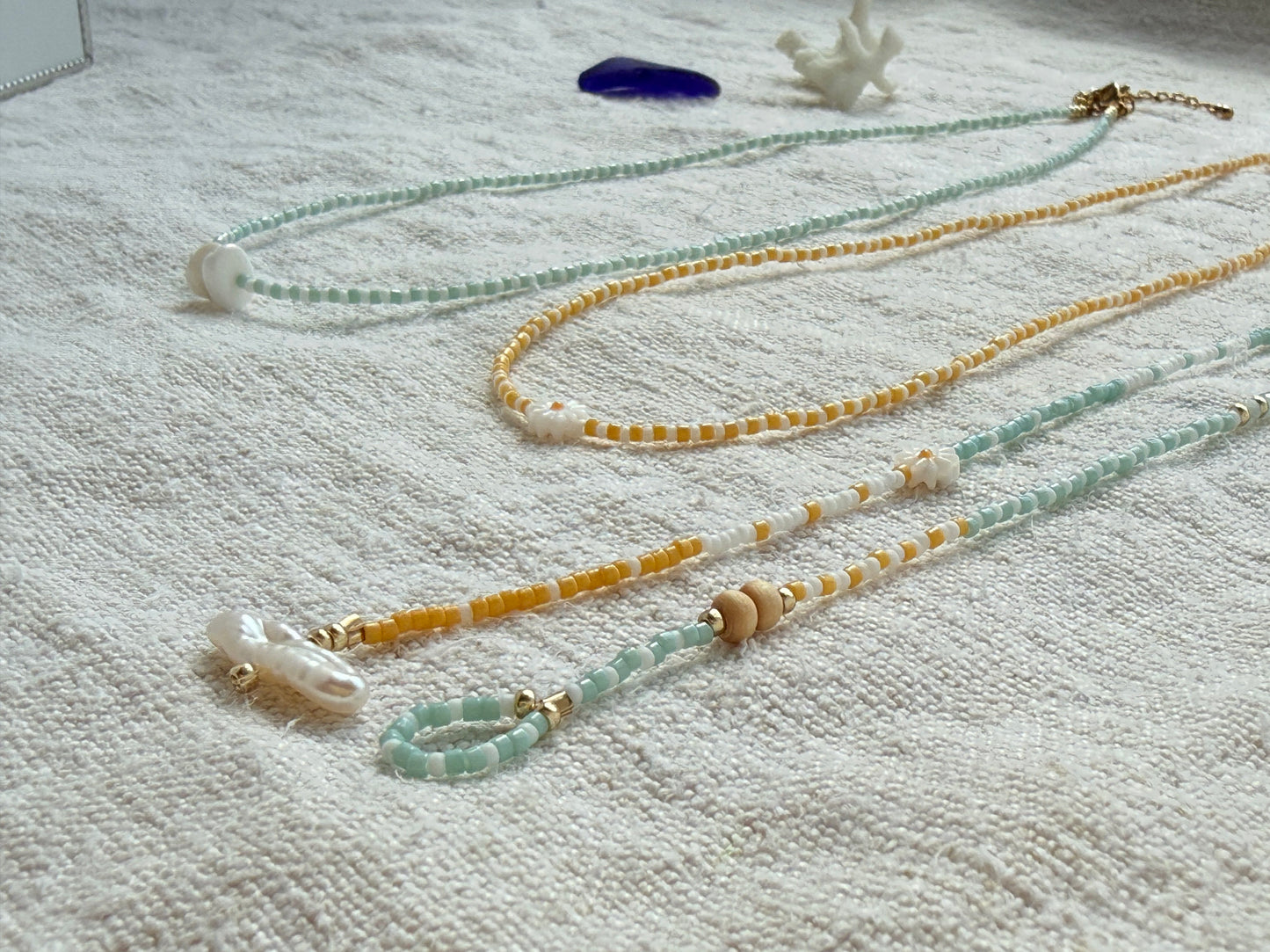 Détails colliers collection Marinière, perles Miyuki, nacre baroque et perles de bois, bijoux fait main bord de mer, By Petite Pomme