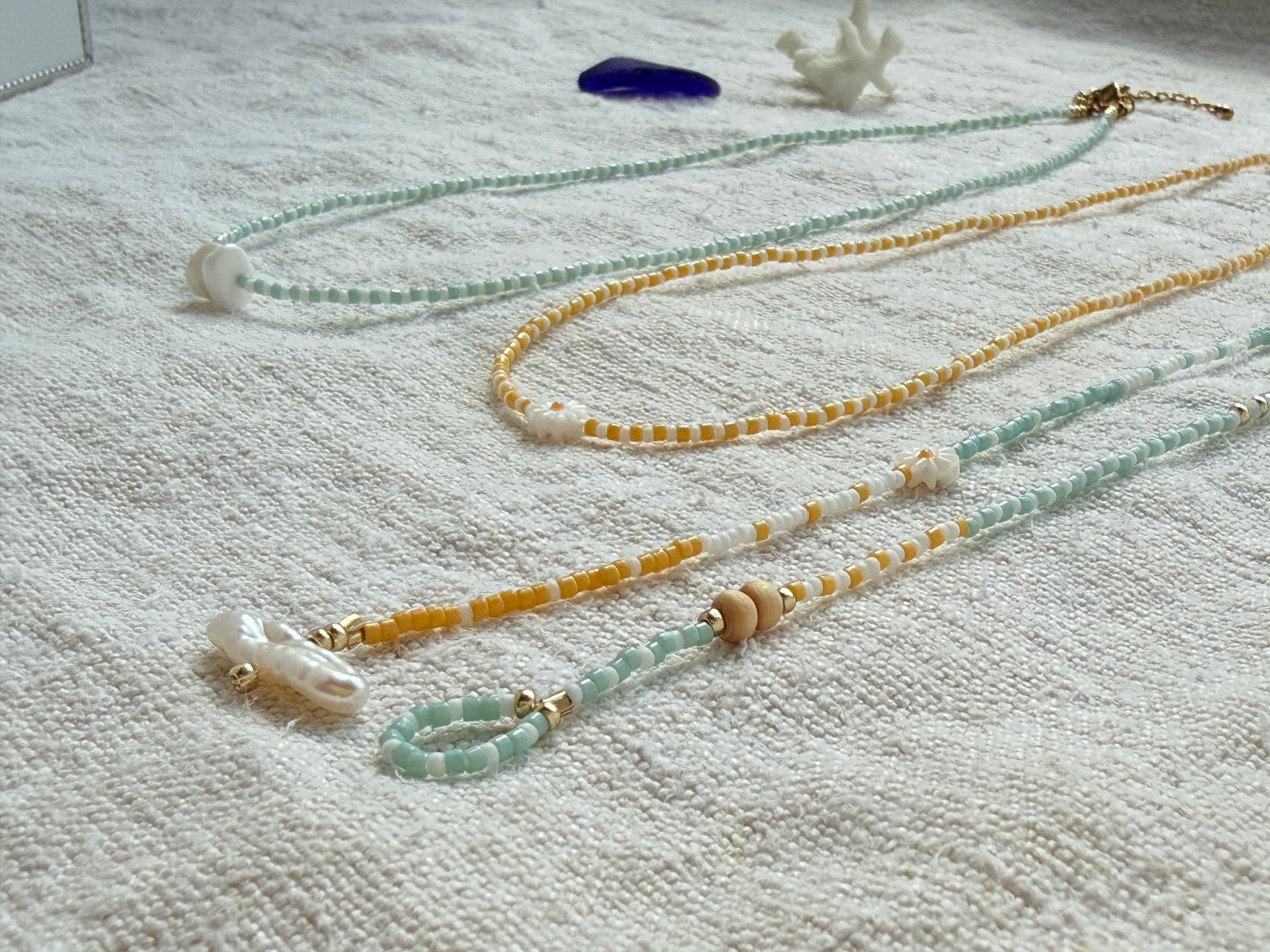 Détails colliers collection Marinière, perles Miyuki, nacre baroque et perles de bois, bijoux fait main bord de mer, By Petite Pomme